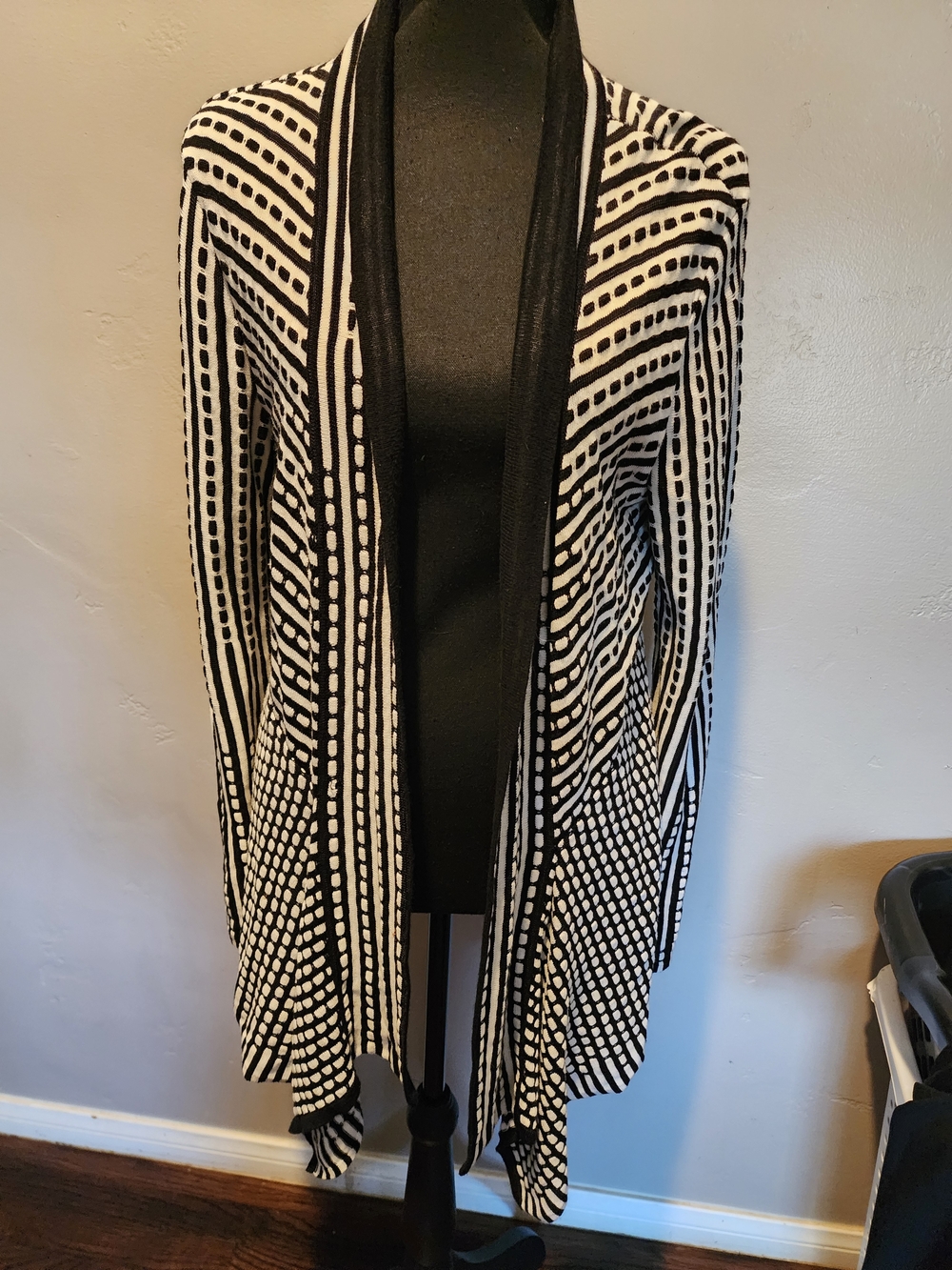 NIC+ZOE Black & White Geometric Open-Front Cardigan